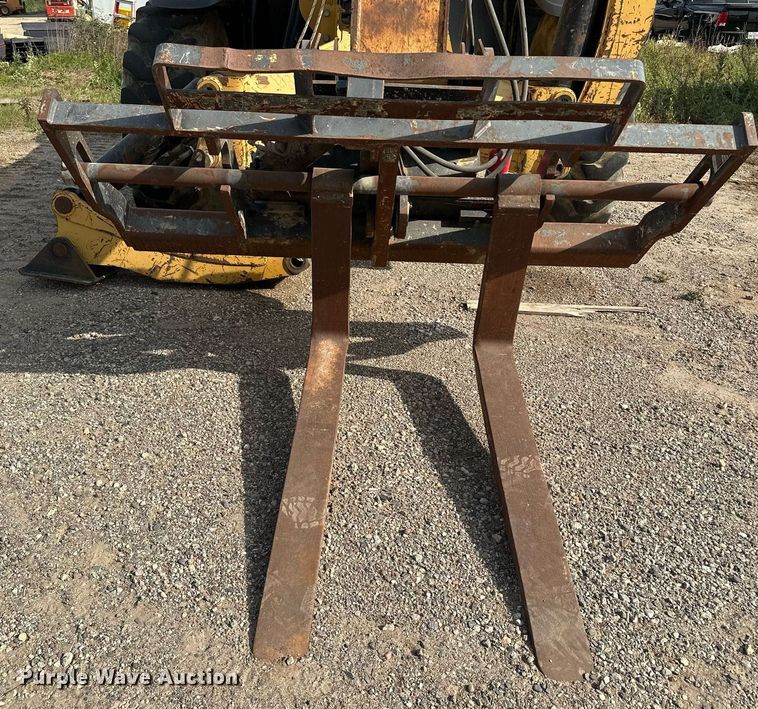 image for item MQ9390 2004 Caterpillar TH560B telehandler