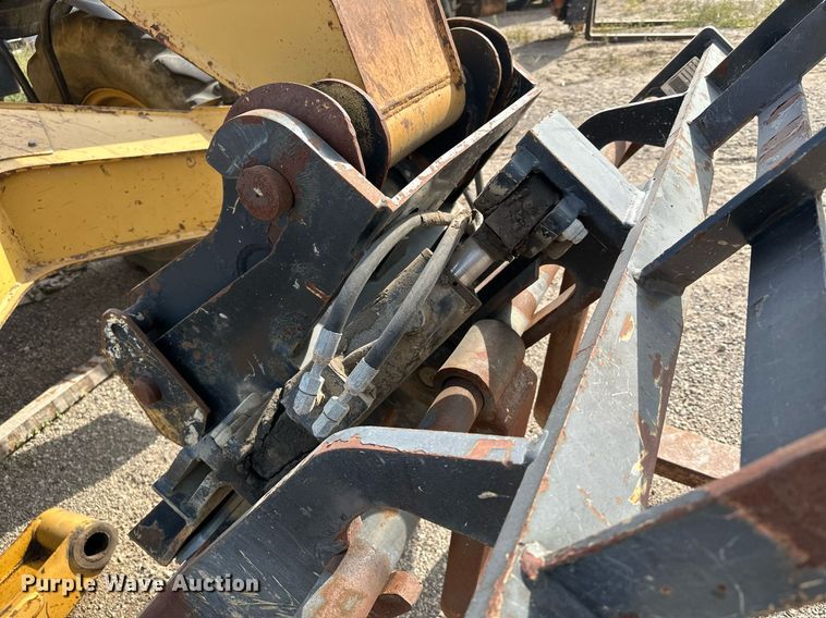 image for item MQ9390 2004 Caterpillar TH560B telehandler