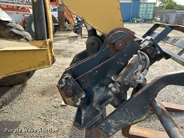 image for item MQ9390 2004 Caterpillar TH560B telehandler