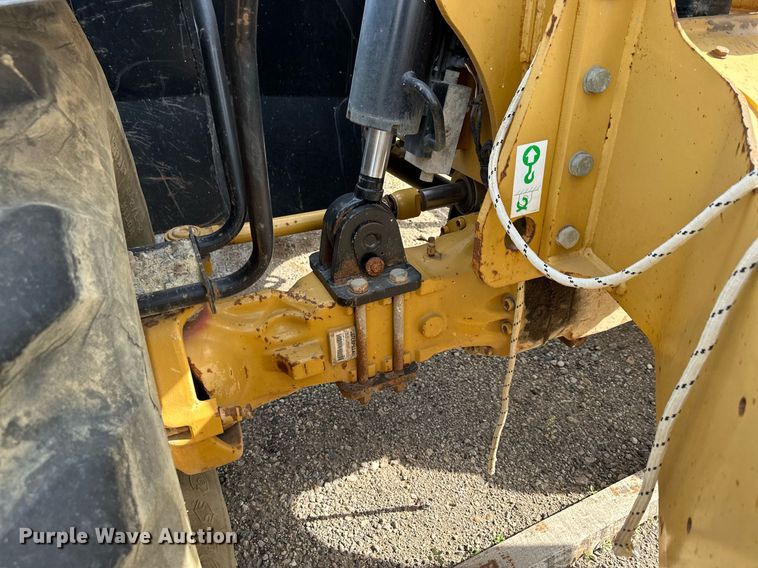 image for item MQ9390 2004 Caterpillar TH560B telehandler