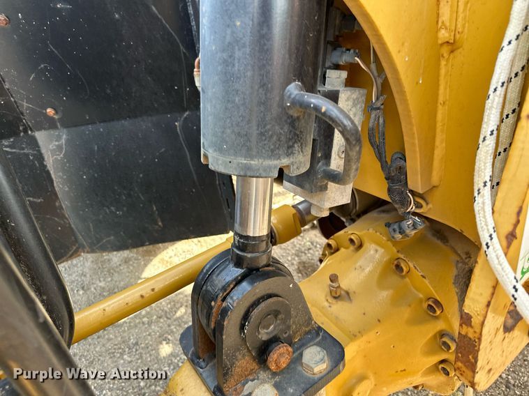 image for item MQ9390 2004 Caterpillar TH560B telehandler