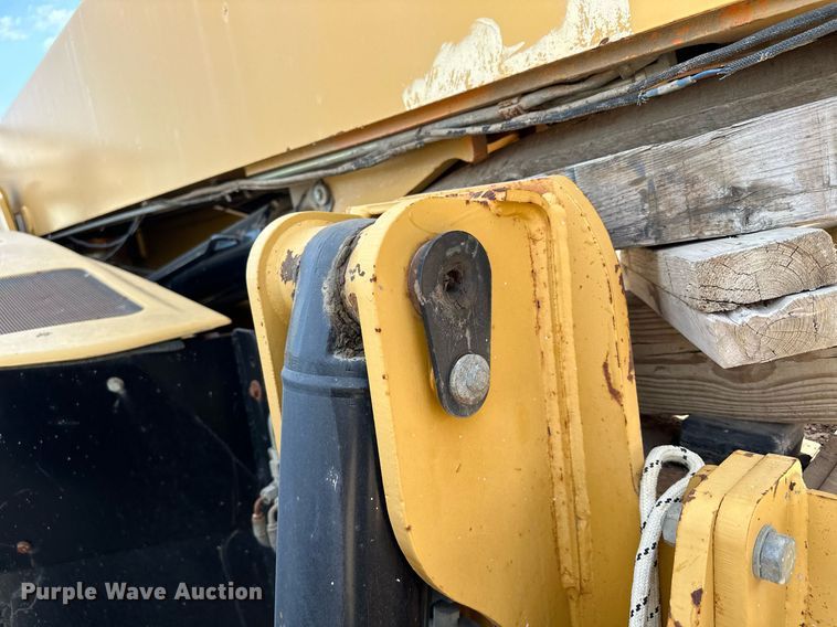 image for item MQ9390 2004 Caterpillar TH560B telehandler