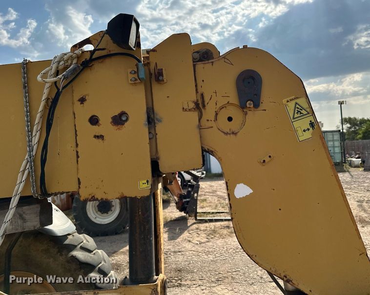 image for item MQ9390 2004 Caterpillar TH560B telehandler