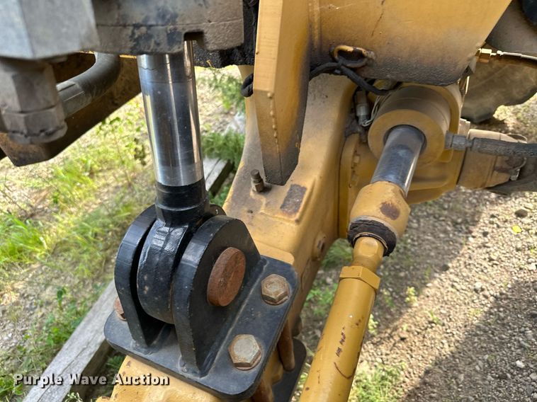 image for item MQ9390 2004 Caterpillar TH560B telehandler