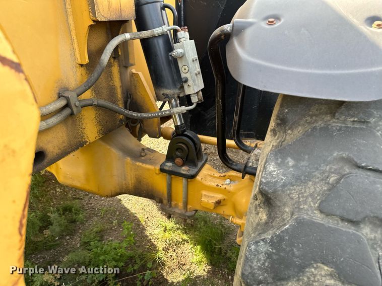 image for item MQ9390 2004 Caterpillar TH560B telehandler