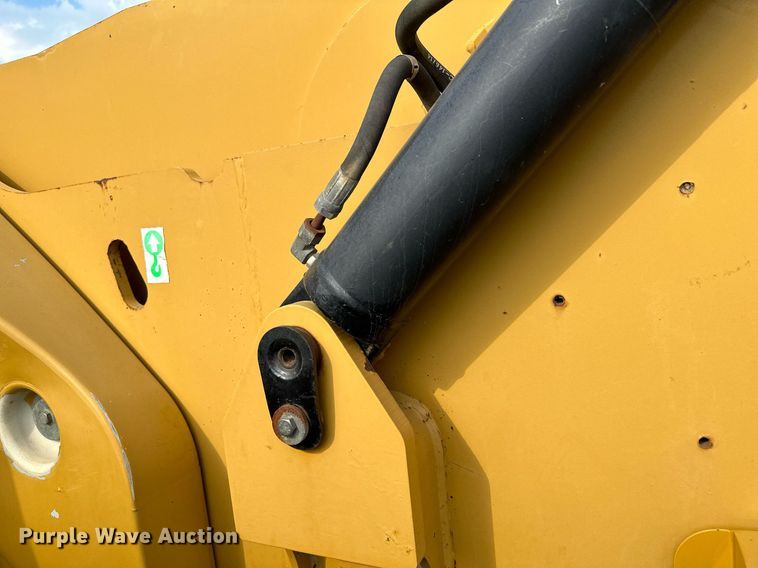 image for item MQ9390 2004 Caterpillar TH560B telehandler