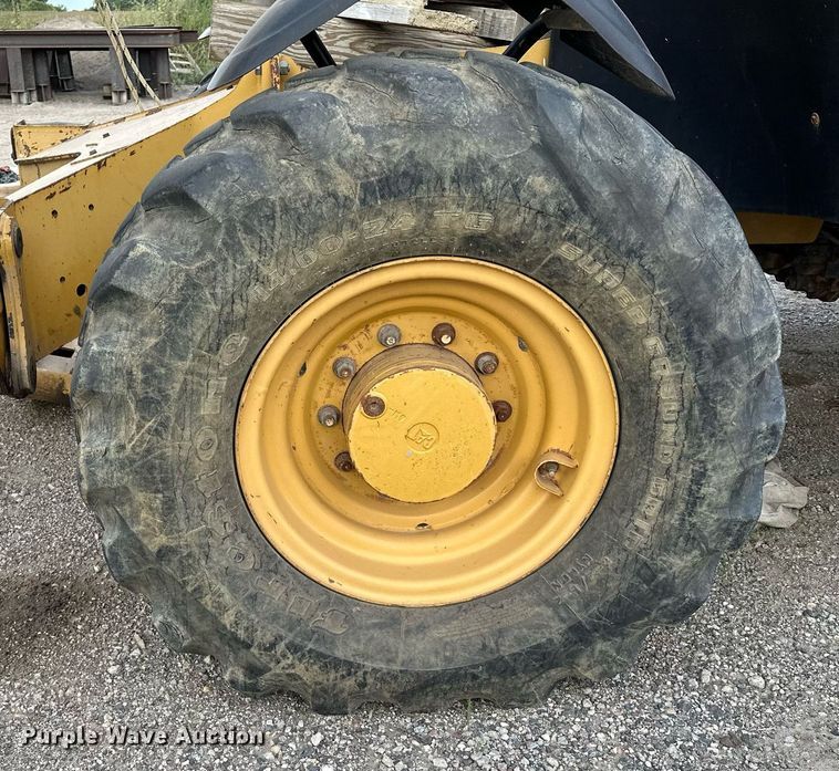 image for item MQ9390 2004 Caterpillar TH560B telehandler