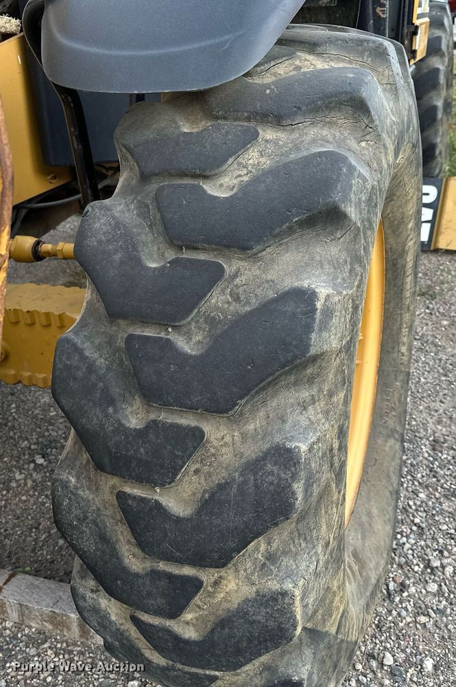 image for item MQ9390 2004 Caterpillar TH560B telehandler