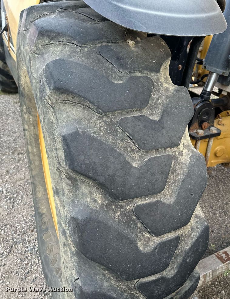 image for item MQ9390 2004 Caterpillar TH560B telehandler