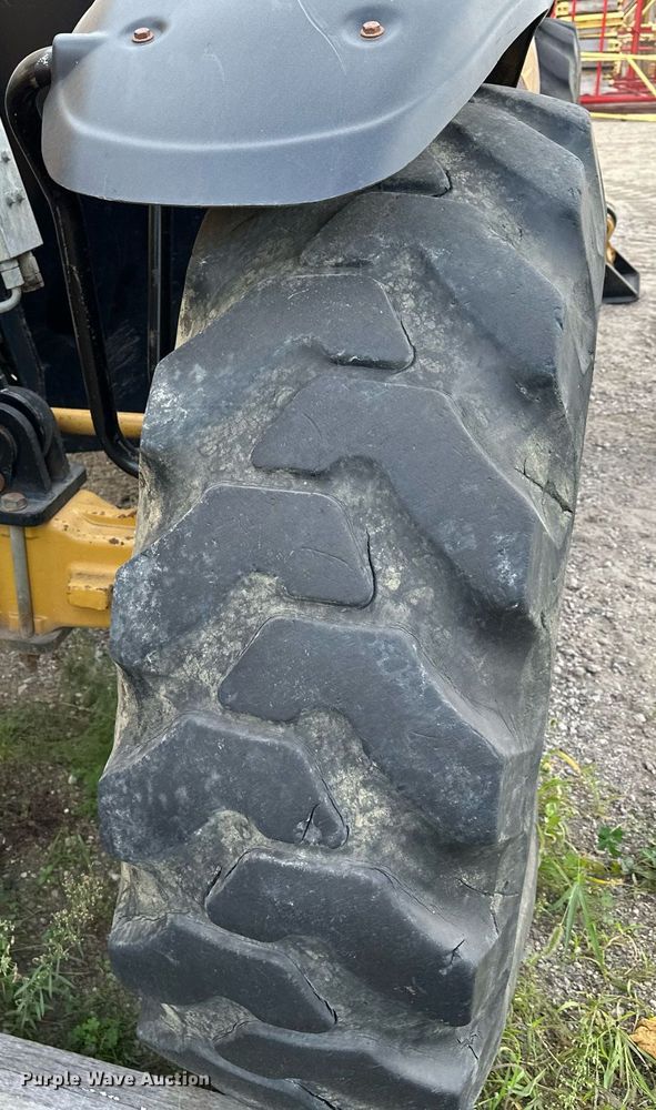 image for item MQ9390 2004 Caterpillar TH560B telehandler