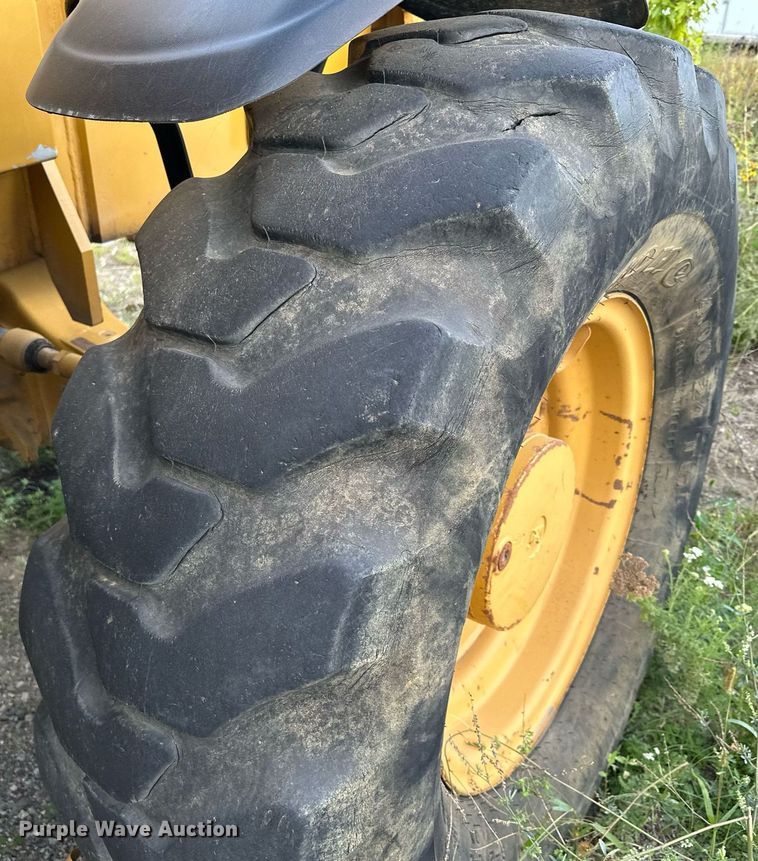 image for item MQ9390 2004 Caterpillar TH560B telehandler