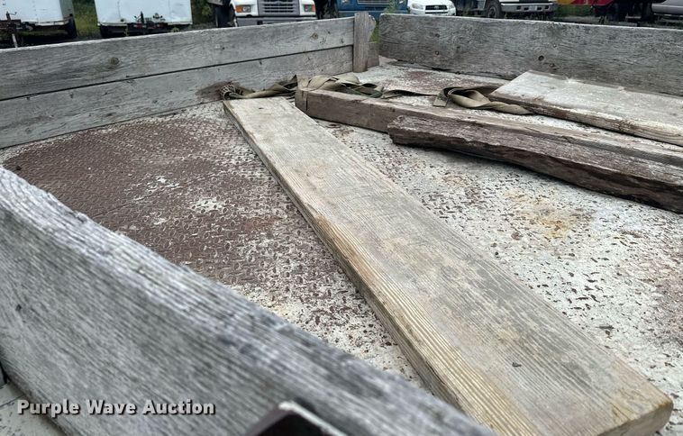 image for item MQ9396 1998  Ford F800  dump flatbed truck