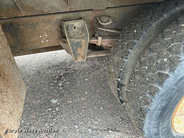 image for item MQ9396 1998  Ford F800  dump flatbed truck