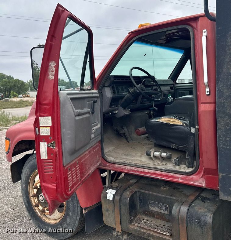 image for item MQ9396 1998  Ford F800  dump flatbed truck