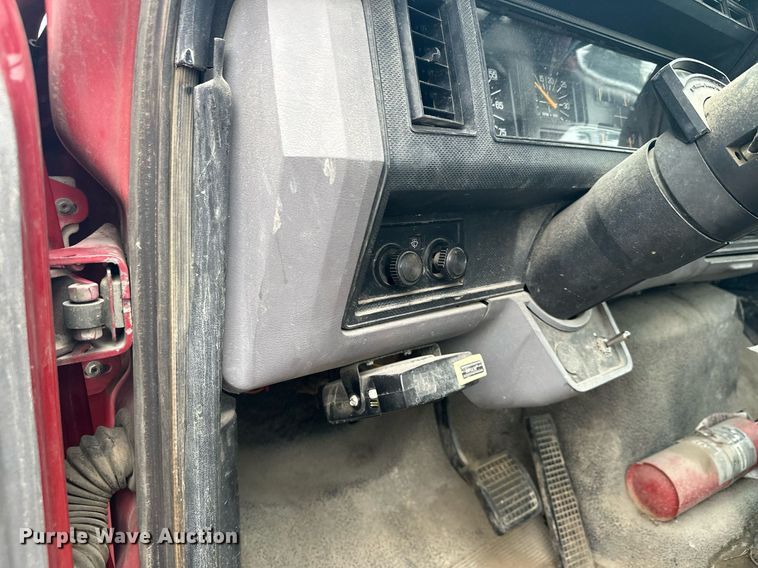 image for item MQ9396 1998  Ford F800  dump flatbed truck