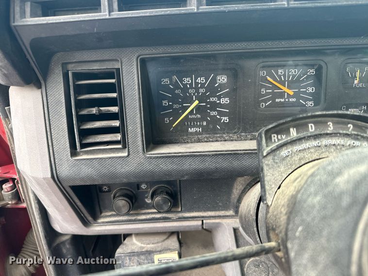 image for item MQ9396 1998  Ford F800  dump flatbed truck