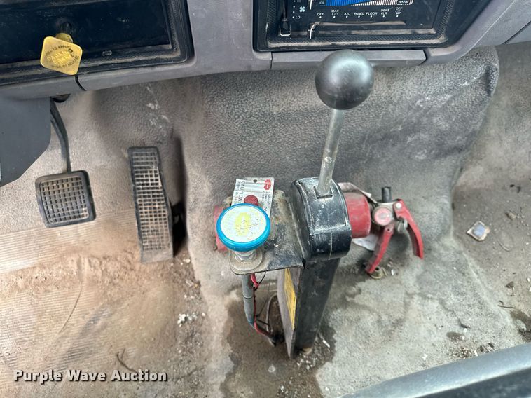 image for item MQ9396 1998  Ford F800  dump flatbed truck