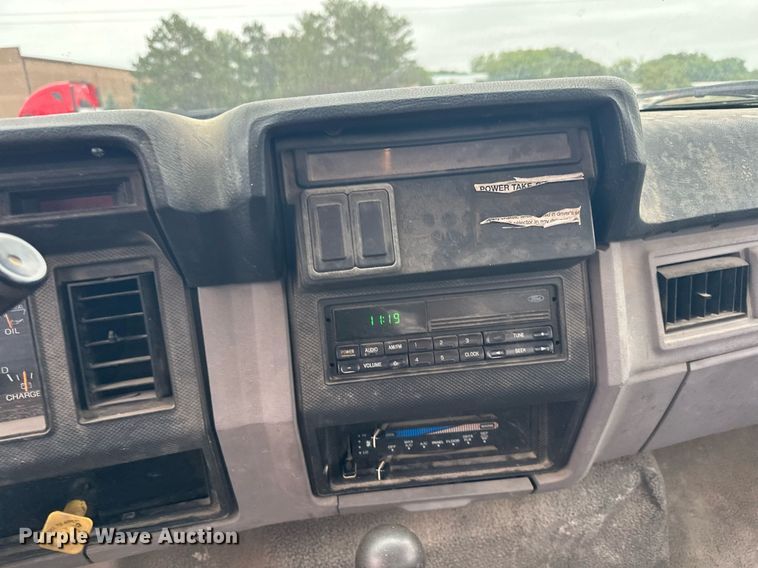 image for item MQ9396 1998  Ford F800  dump flatbed truck