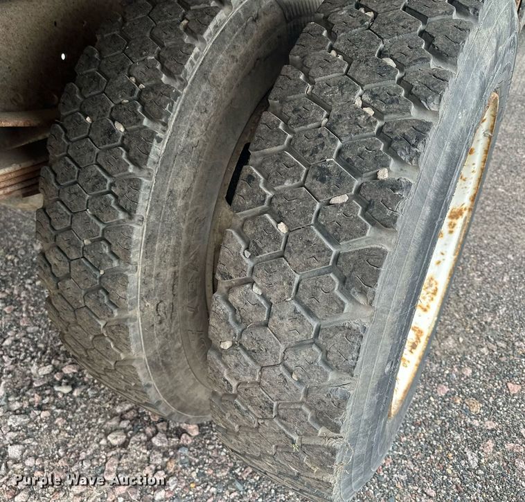 image for item MQ9396 1998  Ford F800  dump flatbed truck