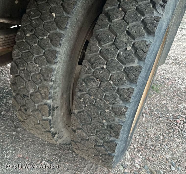 image for item MQ9396 1998  Ford F800  dump flatbed truck