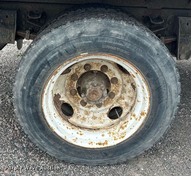 image for item MQ9396 1998  Ford F800  dump flatbed truck