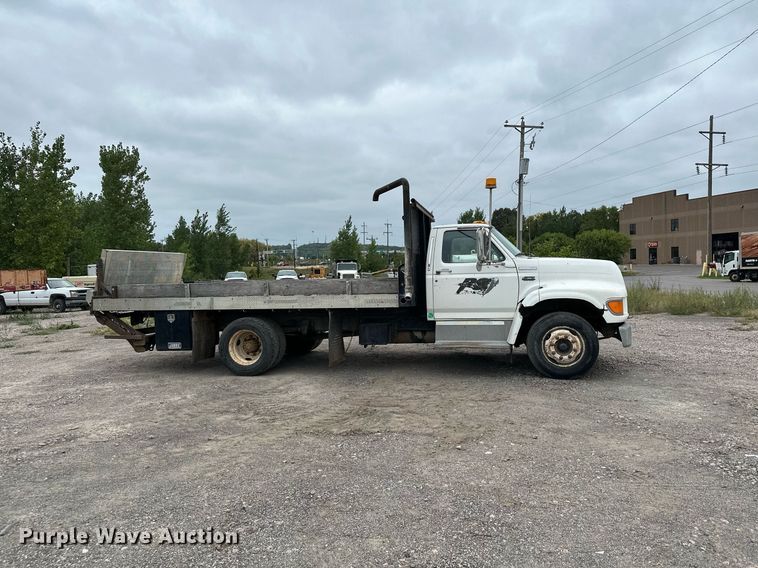 image for item MQ9399 1995 Ford F800  flatbed truck