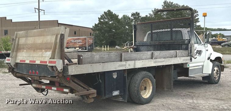 image for item MQ9399 1995 Ford F800  flatbed truck