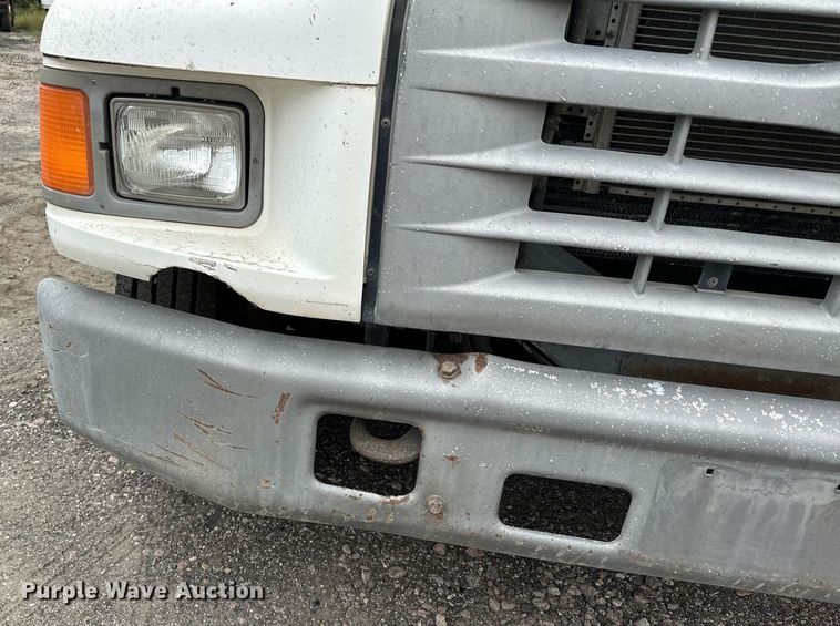 image for item MQ9399 1995 Ford F800  flatbed truck