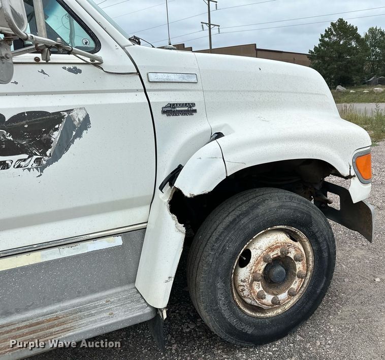 image for item MQ9399 1995 Ford F800  flatbed truck