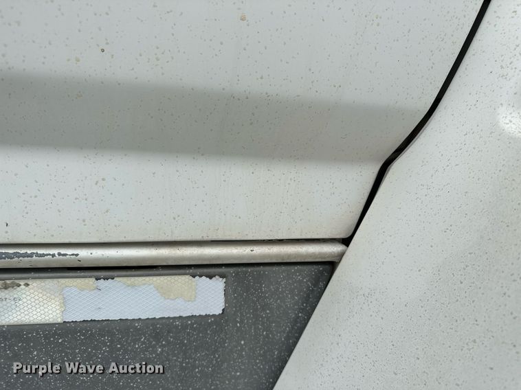 image for item MQ9399 1995 Ford F800  flatbed truck