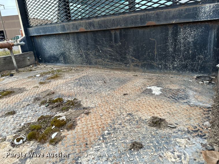 image for item MQ9399 1995 Ford F800  flatbed truck