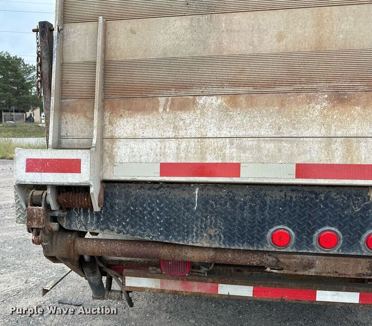 image for item MQ9399 1995 Ford F800  flatbed truck