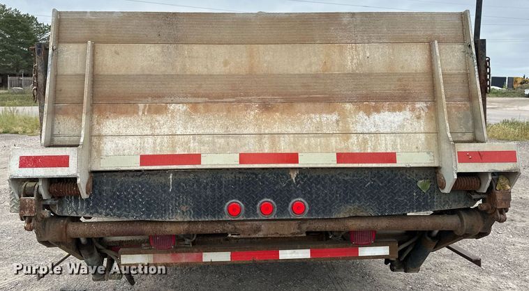 image for item MQ9399 1995 Ford F800  flatbed truck