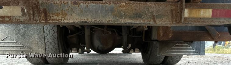 image for item MQ9399 1995 Ford F800  flatbed truck