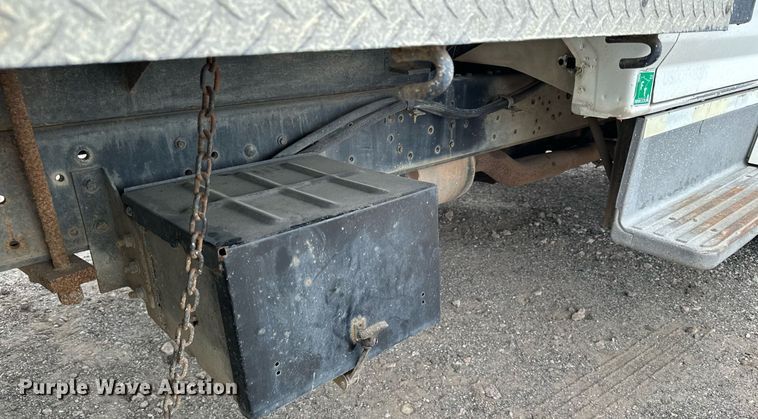 image for item MQ9399 1995 Ford F800  flatbed truck