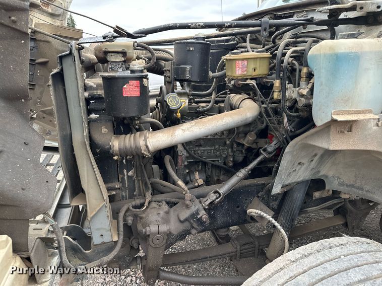 image for item MQ9399 1995 Ford F800  flatbed truck