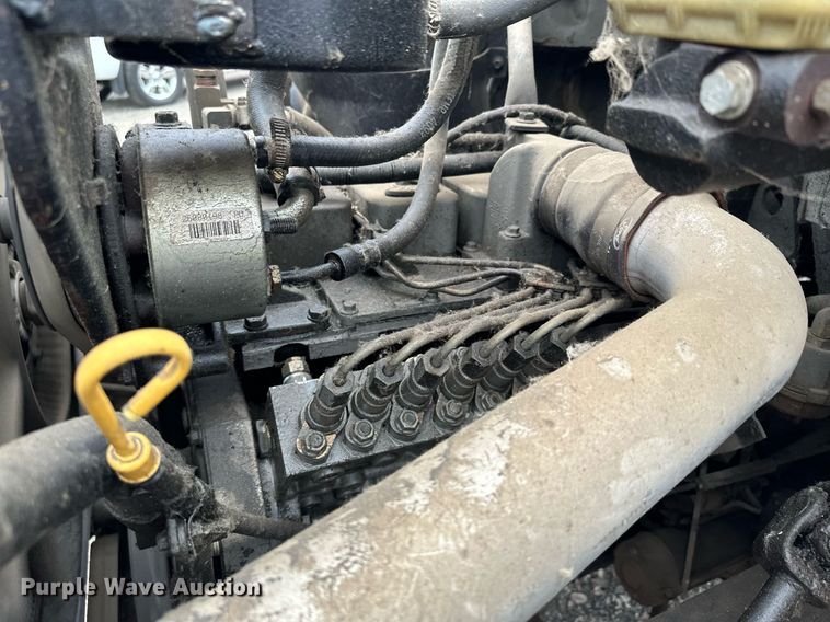 image for item MQ9399 1995 Ford F800  flatbed truck