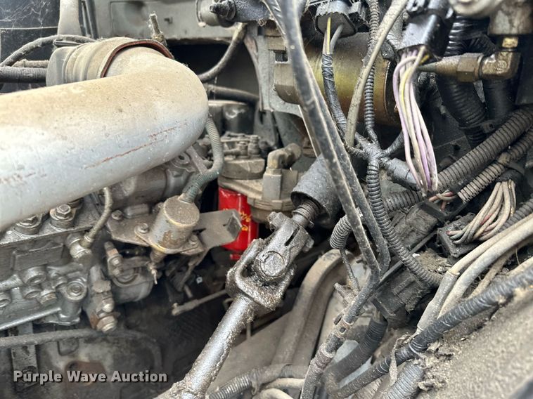 image for item MQ9399 1995 Ford F800  flatbed truck