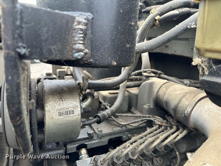 image for item MQ9399 1995 Ford F800  flatbed truck