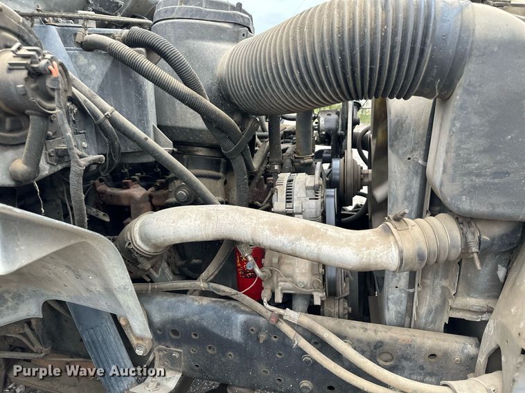 image for item MQ9399 1995 Ford F800  flatbed truck