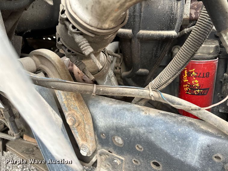 image for item MQ9399 1995 Ford F800  flatbed truck