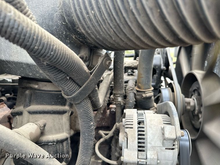 image for item MQ9399 1995 Ford F800  flatbed truck