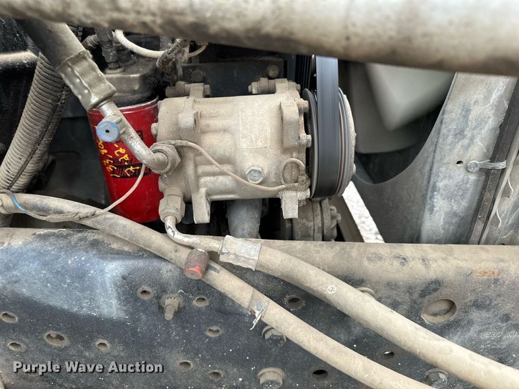 image for item MQ9399 1995 Ford F800  flatbed truck