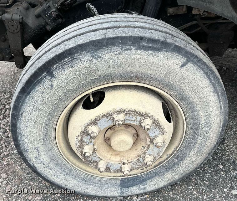 image for item MQ9399 1995 Ford F800  flatbed truck