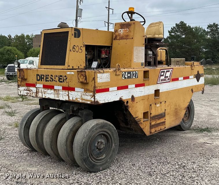 image for item MQ9409 1987 Galion Dresser SP3000  pneumatic roller