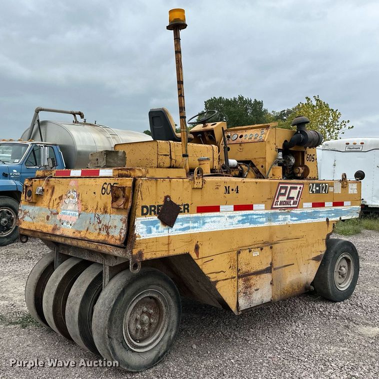 image for item MQ9409 1987 Galion Dresser SP3000  pneumatic roller