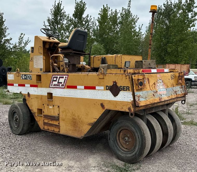 image for item MQ9409 1987 Galion Dresser SP3000  pneumatic roller