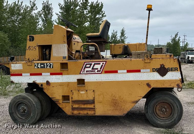 image for item MQ9409 1987 Galion Dresser SP3000  pneumatic roller