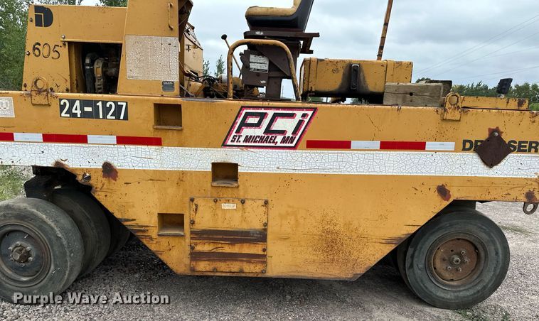 image for item MQ9409 1987 Galion Dresser SP3000  pneumatic roller