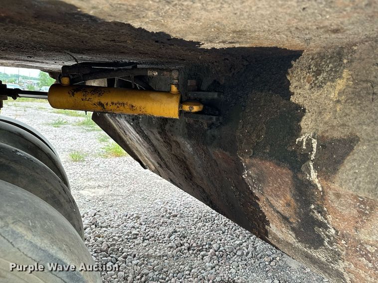 image for item MQ9409 1987 Galion Dresser SP3000  pneumatic roller